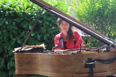 La Pianiste rouge 11 * 3744 x 2496 * (4.16MB)